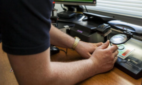 Un permis de conducere italian fals și 54 de pastile psihotrope au fost găsite la punctul de trecere Costești